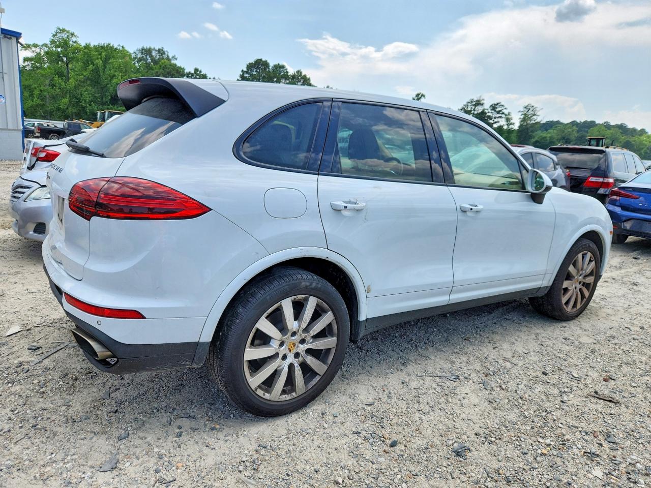 2017 PORSCHE CAYENNE
