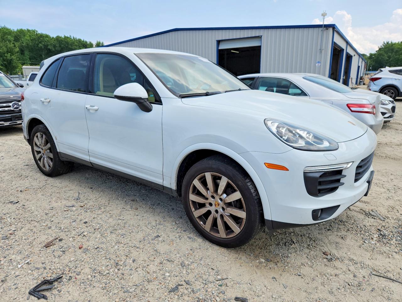2017 PORSCHE CAYENNE