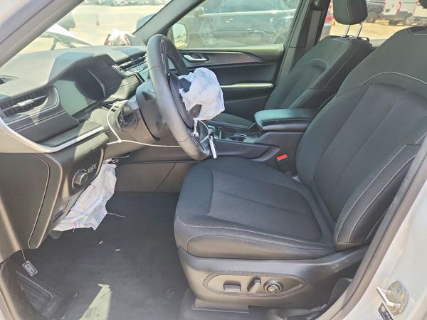 2024 JEEP GRAND CHEROKEE L LAREDO 4X2