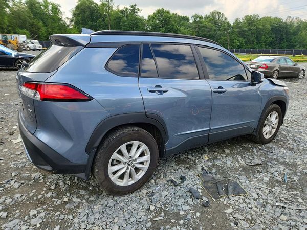 2024 TOYOTA COROLLA CROSS LE