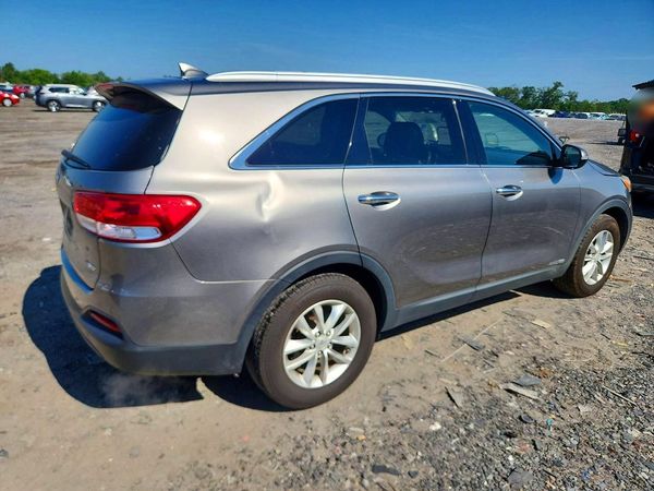 2016 KIA SORENTO L / LX