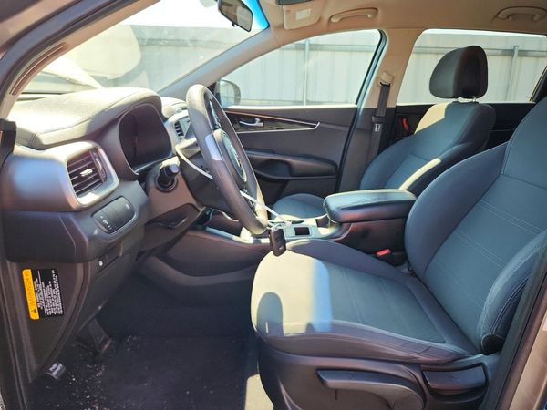 2016 KIA SORENTO L / LX