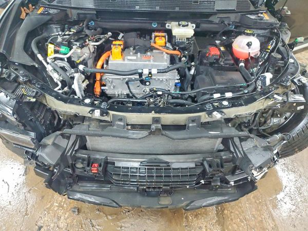 2024 CHEVROLET EQUINOX 2LT — Engine bay