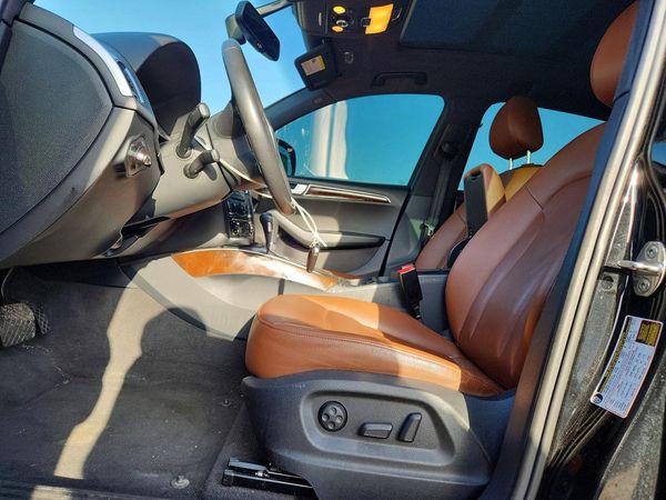2012 AUDI Q5 Premium Plus
