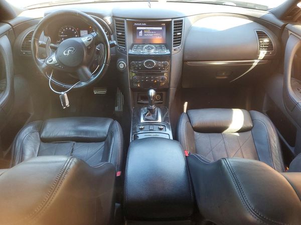 2016 INFINITI QX70