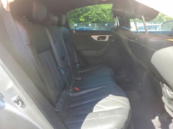 2016 INFINITI QX70