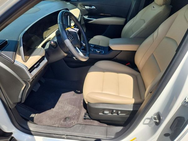 2024 CADILLAC XT4 Luxury
