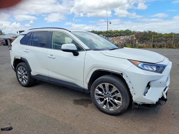 2021 TOYOTA RAV4 XLE Premium — Passenger 3/4