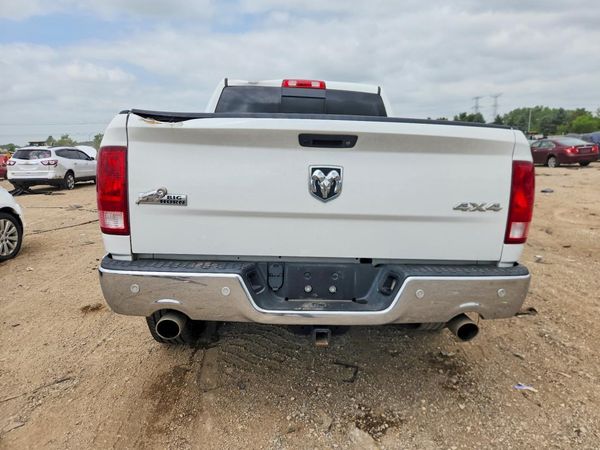 2016 RAM 1500 SLT