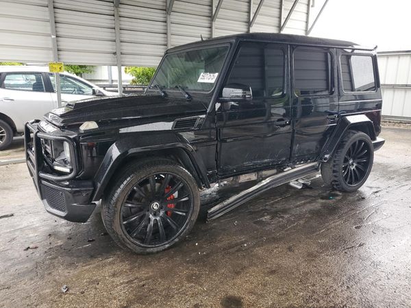 2015 MERCEDES-BENZ G G63 AMG 4-Matic — Front 3/4