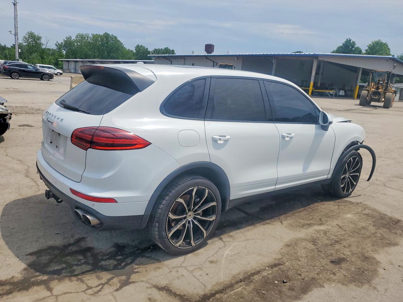 2016 PORSCHE CAYENNE