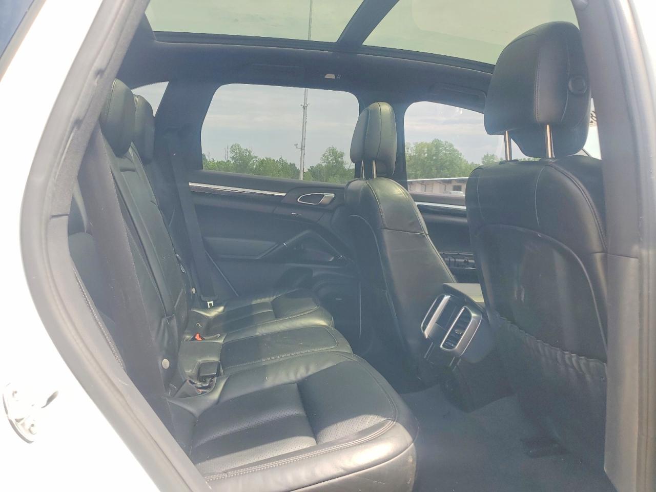 2016 PORSCHE CAYENNE