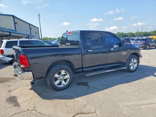2016 RAM 1500 SLT