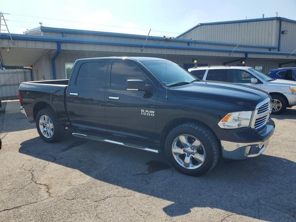 2016 RAM 1500 SLT