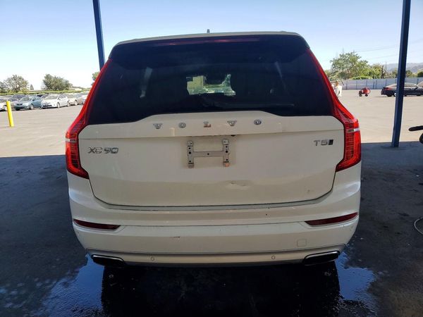 2020 VOLVO XC90 Momentum — DIRR