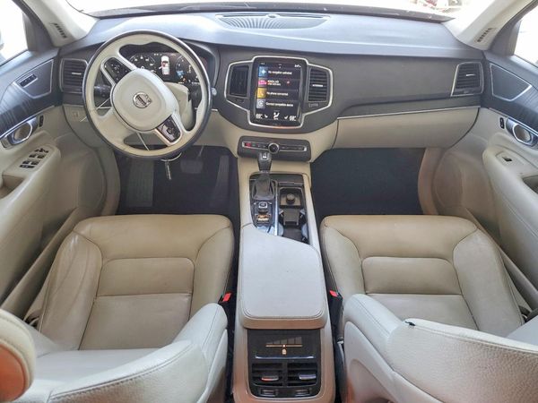 2020 VOLVO XC90 Momentum — CKPT