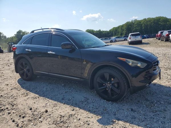 2016 INFINITI QX70