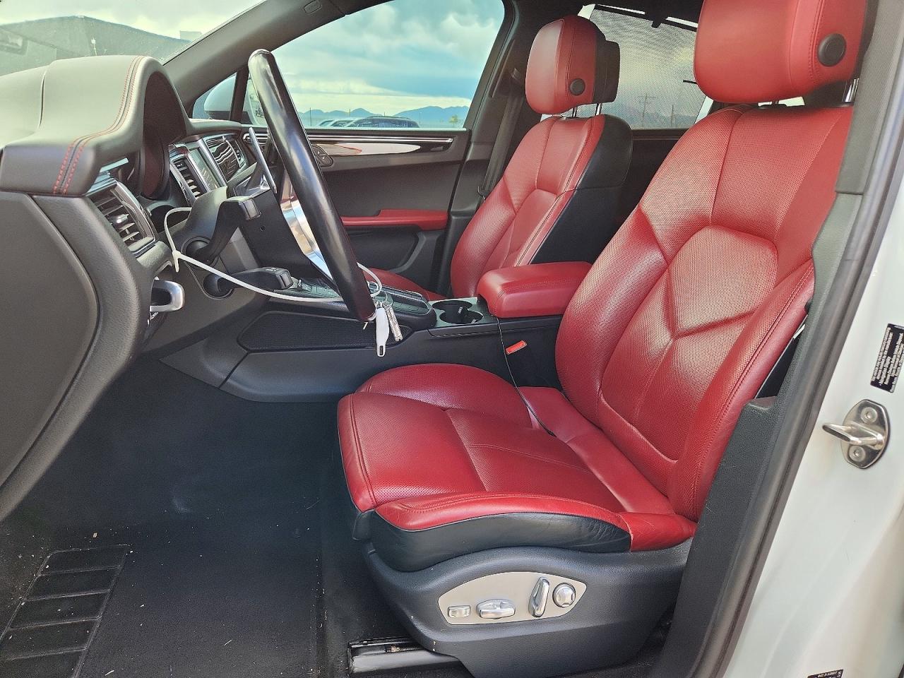 2015 PORSCHE MACAN
