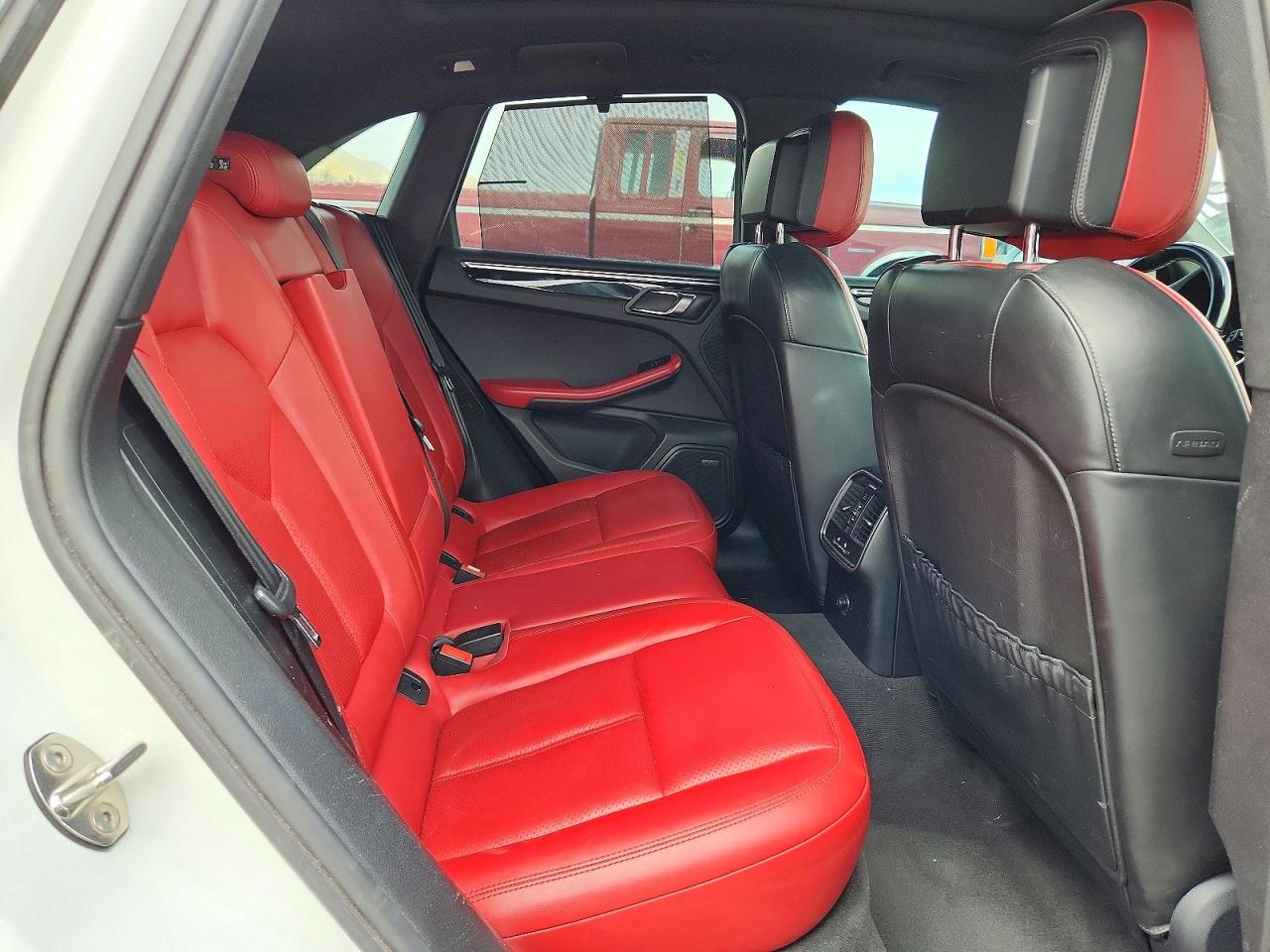 2015 PORSCHE MACAN