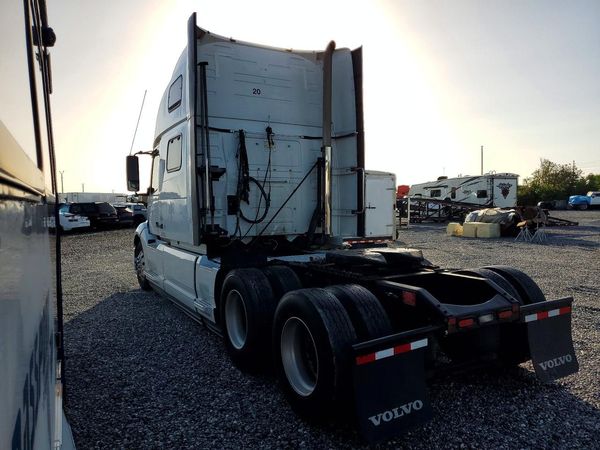 2020 VOLVO VNL