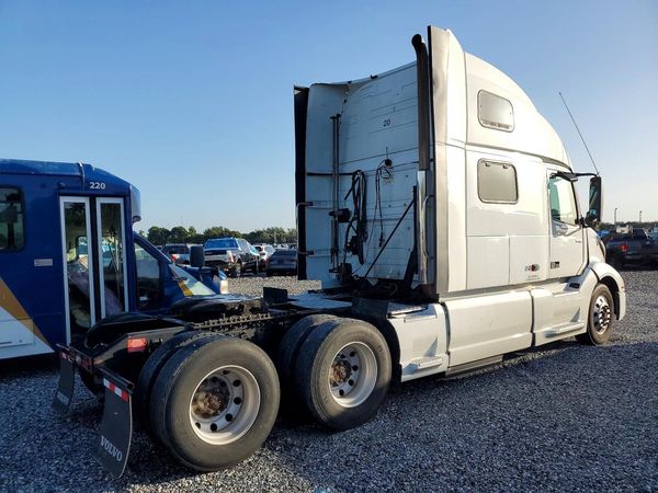 2020 VOLVO VNL