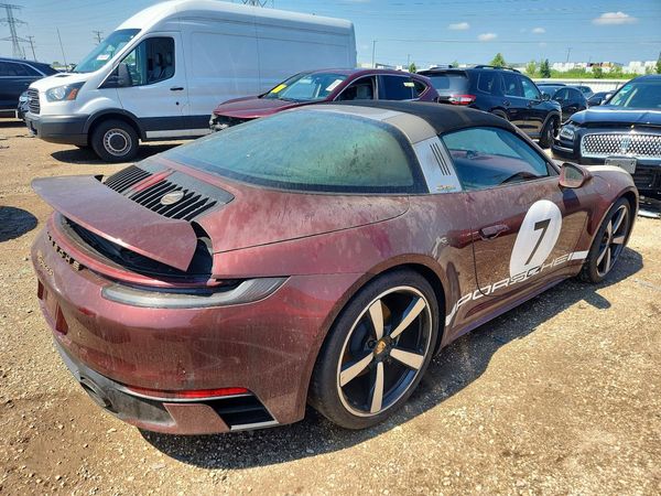 2021 PORSCHE 911