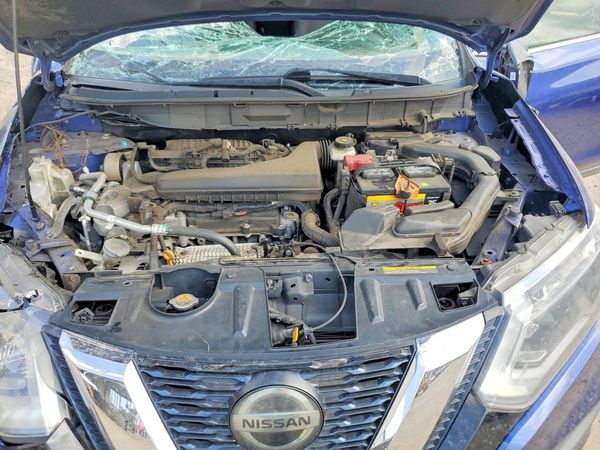 2018 NISSAN ROGUE — Engine bay