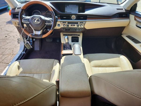 2016 LEXUS ES 300h