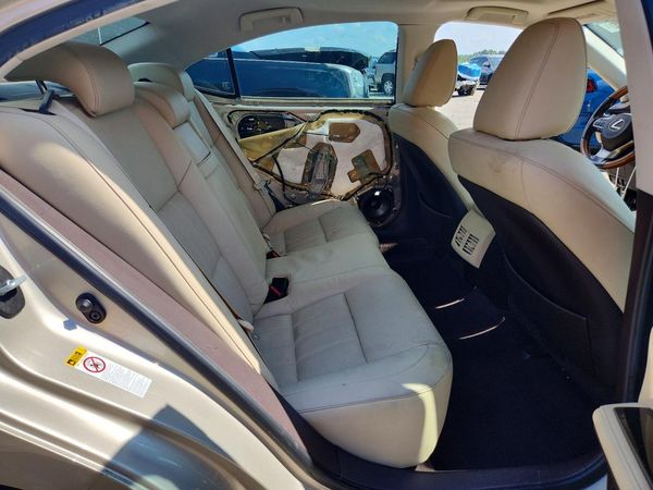 2016 LEXUS ES 300h