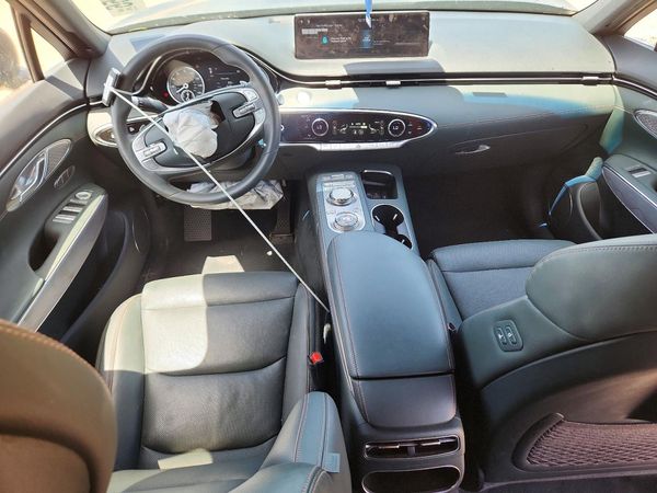 2023 GENESIS GV70