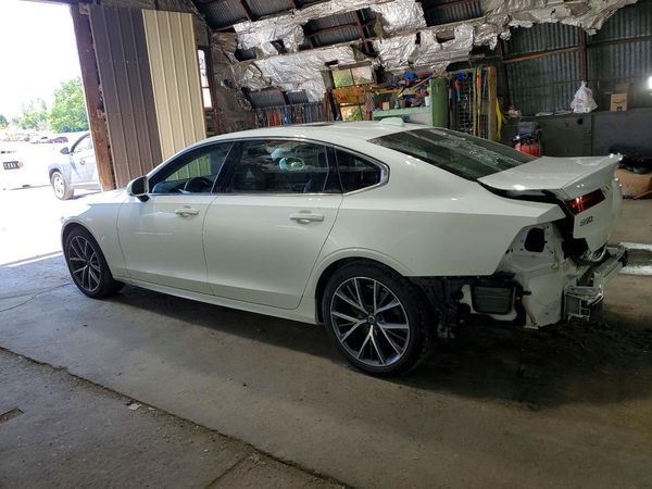 2020 VOLVO S90 Momentum