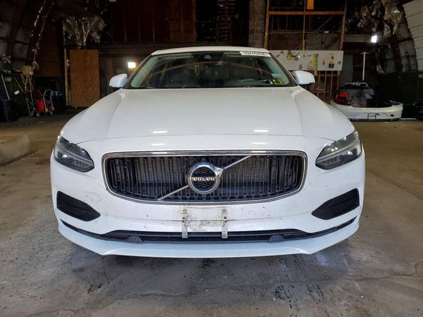 2020 VOLVO S90 Momentum