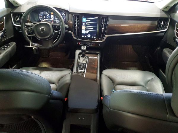 2020 VOLVO S90 Momentum
