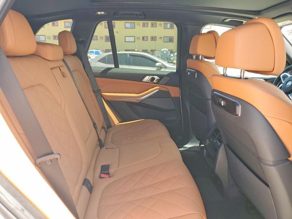 2026 BMW X5 M60i