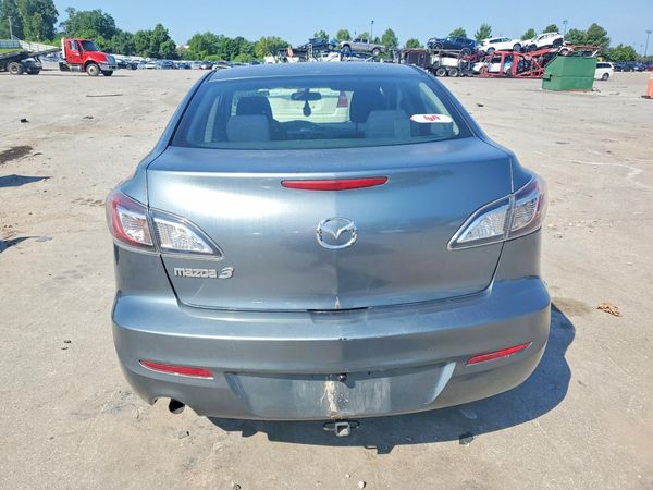 2013 MAZDA 3