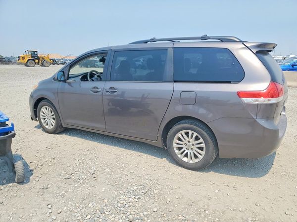 2013 TOYOTA SIENNA