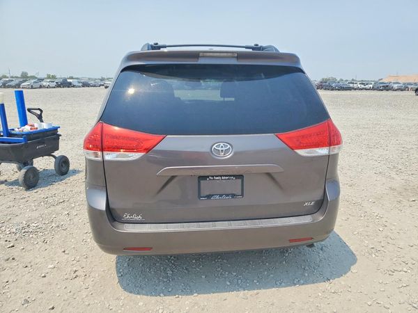 2013 TOYOTA SIENNA