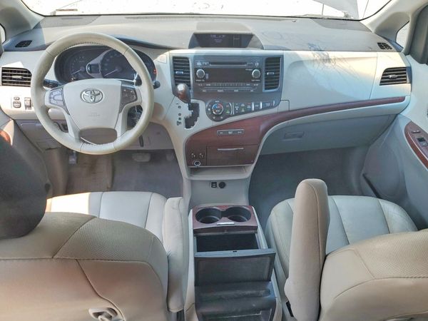 2013 TOYOTA SIENNA
