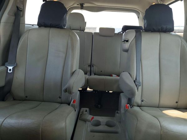 2013 TOYOTA SIENNA