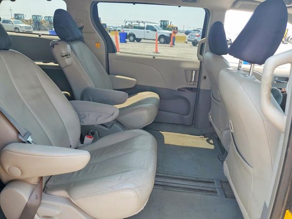 2013 TOYOTA SIENNA