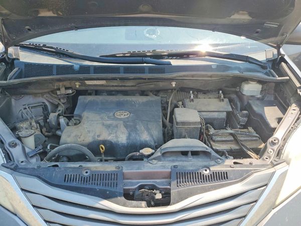 2013 TOYOTA SIENNA