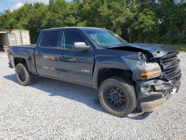 2018 CHEVROLET SILVERADO LT — Passenger 3/4