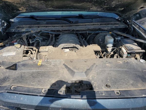 2018 CHEVROLET SILVERADO LT — Engine bay