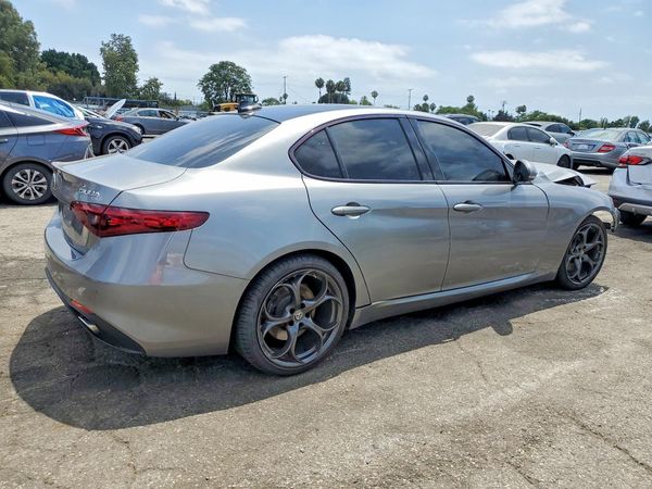 2018 ALFA ROMEO GIULIA TI RWD