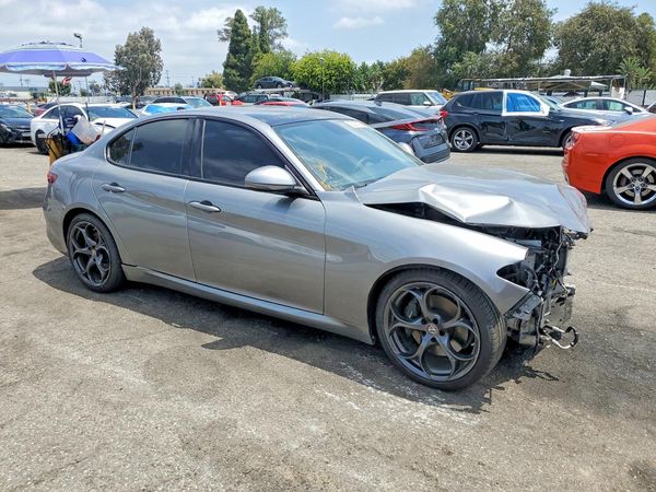 2018 ALFA ROMEO GIULIA TI RWD