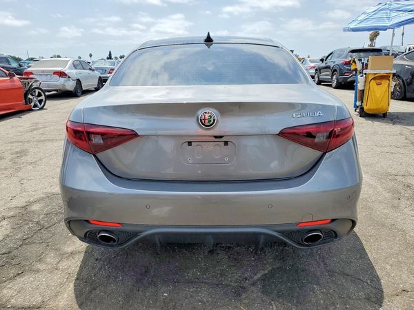 2018 ALFA ROMEO GIULIA TI RWD