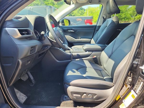 2026 TOYOTA HIGHLANDER