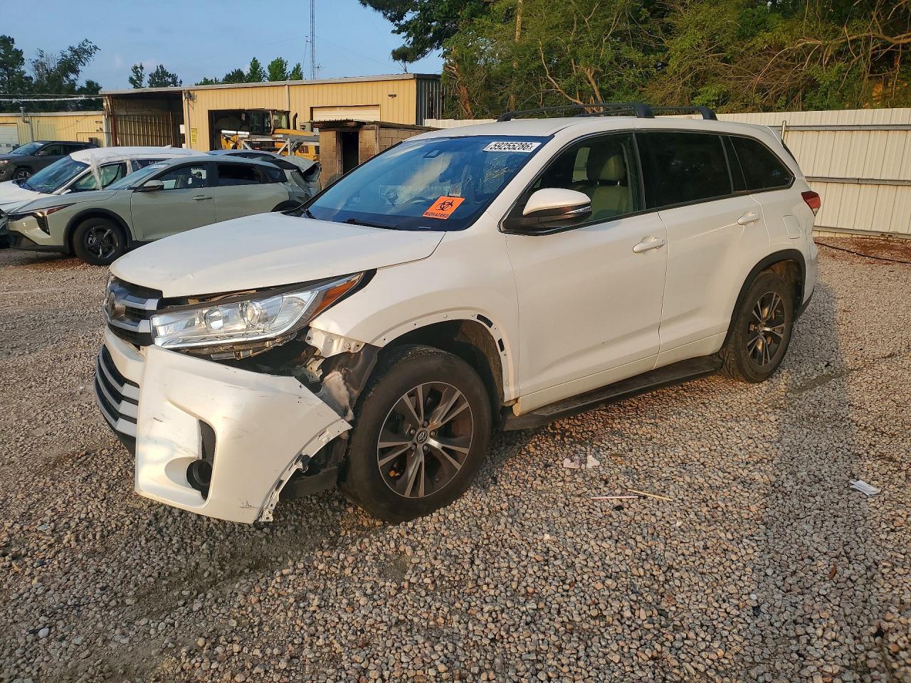 2017 TOYOTA HIGHLANDER LE/LE Plus