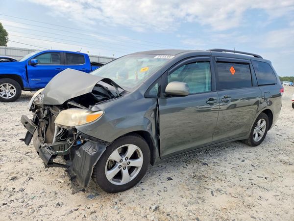 2012 TOYOTA SIENNA