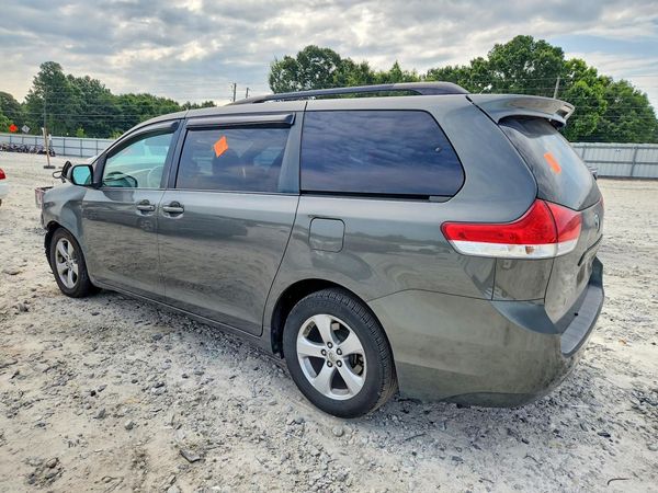 2012 TOYOTA SIENNA